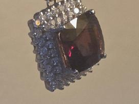 Auksinis 3,7ct Burmos špinelio pakabukas
