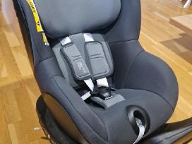 Dvi vaikiškos auto kėdutės