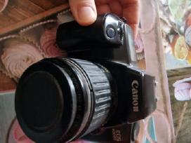 Canon EOS 1000f su 35-80mm objektyvu