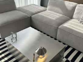 Minimalistinis metalinis kavos staliukas
