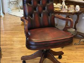 Chesterfield darbo kėdė