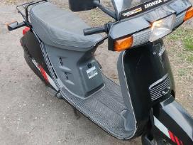 Pardavineju Honda lead 50cc 1991.