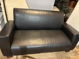Dvivietė odinė sofa