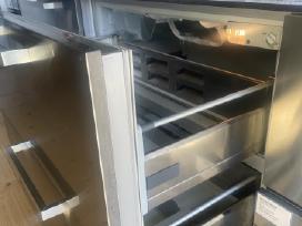 Hotpoint dviejų stalčių integruotas šaldytuvas