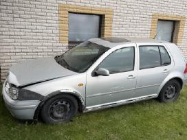 VW Golf 4 1.6 benzinas dalimis. pilnas