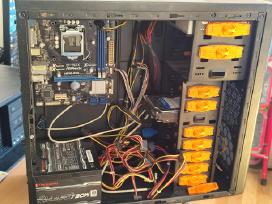 Kompiuterio korpusas daug HDD telpa