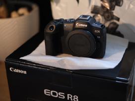 Canon R8