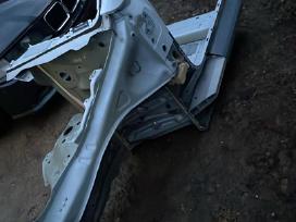 Tesla Model Y lonžeronas
