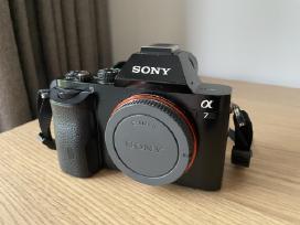 Parduodamas naudotas Sony A7 body su battery grip