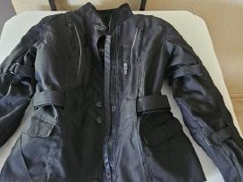 Moto striukė