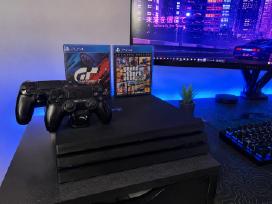 Parduodu Playstation 4 Pro komplektą