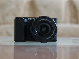 Kamera - fotoaparatas Sony Zv-e10 su objektyvu