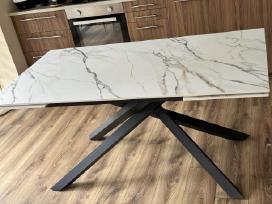 Išskleidžiamas valgomojo stalas 165 eur