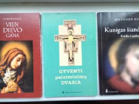 Vien Dievo gana. Gyventi palaiminim dvasia. Kuniga