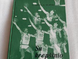 Su krepšinio kamuoliu