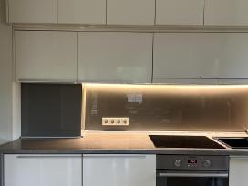 Moderni talpi virtuvė su buitine technika 315cm
