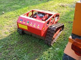 Žoliapjove aukštai žolei robotas