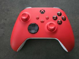 Raudonas xbox series s x pultelis