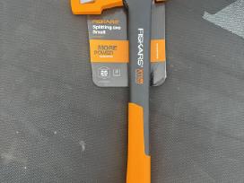 Kirvis Fiskars X11