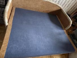 Išskleidžiama dvigulė sofa/lova su stalčiais viduj