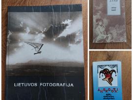 Trys knygos