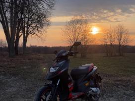Aprilia sr motard