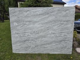 Compact stalvirsis ir sienele