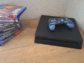 Ps4 slim konsolė su pulteliu ir žaidimais