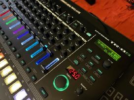 Roland Tr-8s ir Korg Drumlogue ritmo mašinos.