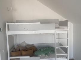 Dviaukštė lova/trys miegamos vietos