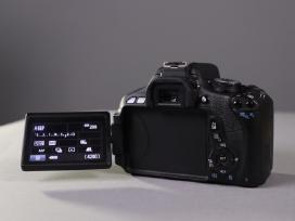 Canon 600d + baterijos gripas