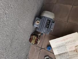 Trifazis / vienfazis elektros variklis (TSRS), ran