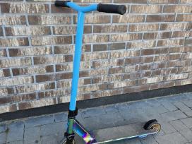 Triukinis paspirtukas Crisp Surge (neochrome/blue)