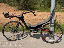 "Recumbent" tipo kelioninis dviratis