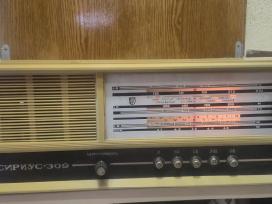 Sovietinis radijo imtuvas „Sirius 309“ veikiantis
