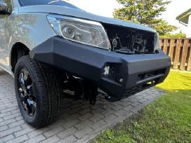 Navara D23 Rival