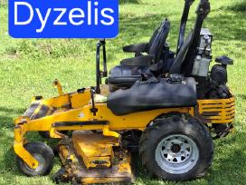 Nulinio apsisukimo dyzelinis traktoriukas.
