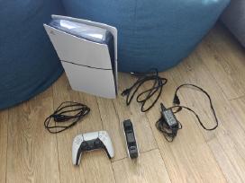 Ps5 su pultu ir krovimo stotele