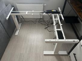 Reguliuojamo aukščio stalo mechanizmas