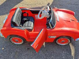 Raudonas bmw kabrioletas