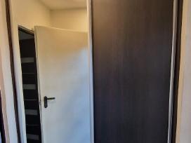 Sieninė prieškambario spinta įmontuojama