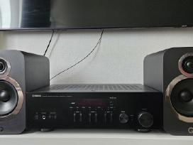 Garso kolonėlės ir Yamaha stiprintuvas