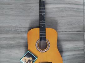 Parduodu naują klasikinę gitarą,dovana stygos.