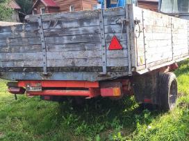 Traktorine puspriekabė su dokumentais