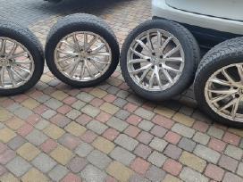Tesla model S ,R19 ratllankiai su padangom