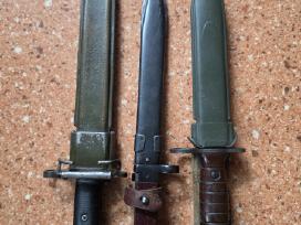 JAV, Ak-47 ir Italijos durtuvai