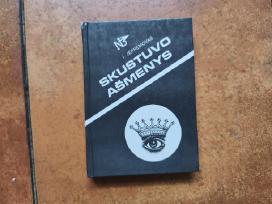 I. Jefremovas "Skustuvo ašmenys" 1990 metai