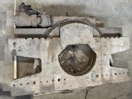 Šakinio krautuvo šakių pasukimo mechanizmas