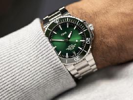 Nauji Oris Aquis Date Calibre 400