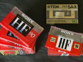 Naujos, neišpakuotos audio kasetės.